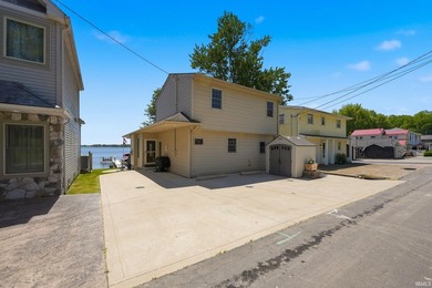 LAKEFRONT 4 bedrooms, 3 full baths with a wonderful view on - photo 33