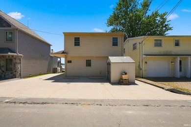 LAKEFRONT 4 bedrooms, 3 full baths with a wonderful view on - photo 34