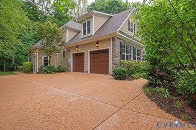 Lovely custom-built home presents a rare opportunity to - photo 5