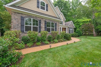 Lovely custom-built home presents a rare opportunity to - photo 6