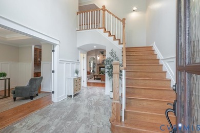 Lovely custom-built home presents a rare opportunity to - photo 9