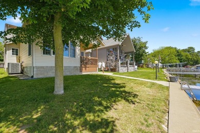 LAKEFRONT 4 bedrooms, 3 full baths with a wonderful view on - photo 41