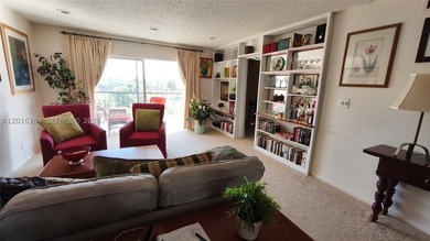 Beautiful large apartment with open dining and living room area - photo 2