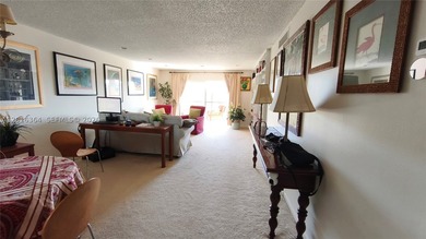 Beautiful large apartment with open dining and living room area - photo 5