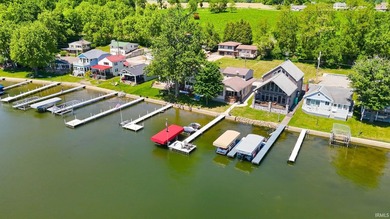 LAKEFRONT 4 bedrooms, 3 full baths with a wonderful view on - photo 48