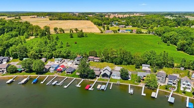 LAKEFRONT 4 bedrooms, 3 full baths with a wonderful view on - photo 49