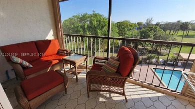 Beautiful large apartment with open dining and living room area - photo 9