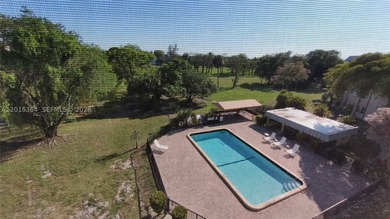 Beautiful large apartment with open dining and living room area - photo 10