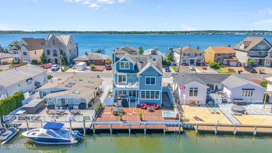 Stunning custom-designed 4BR, 3BA waterfront home on a wide - photo 3