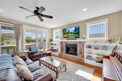 Stunning custom-designed 4BR, 3BA waterfront home on a wide - photo 8
