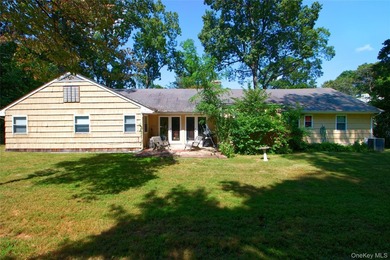 Welcome to the Village of Roslyn Estates. Set on a flat and - photo 3