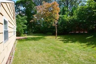 Welcome to the Village of Roslyn Estates. Set on a flat and - photo 5