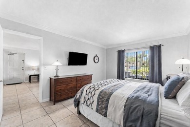 Impeccably maintained residence in the gated community of Palm - photo 12