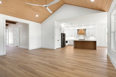 NEW CONSTRUCTION 3 bedroom, 2 bath almost 2,400 Sq Ft resort - photo 13