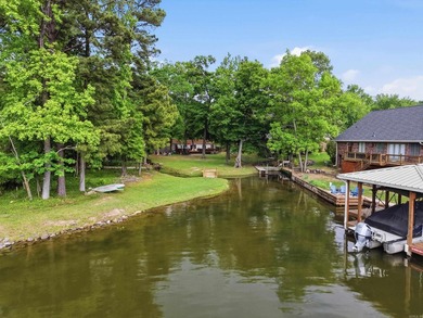 Experience luxury lakefront living on Lake Hamilton in Hot - photo 5