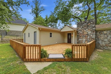 Experience luxury lakefront living on Lake Hamilton in Hot - photo 9