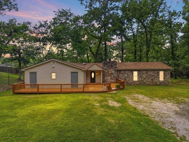 Experience luxury lakefront living on Lake Hamilton in Hot - photo 10