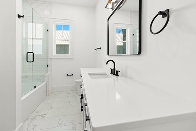 NEW CONSTRUCTION 3 bedroom, 2 bath almost 2,400 Sq Ft resort - photo 30