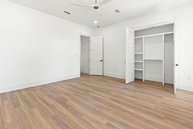 NEW CONSTRUCTION 3 bedroom, 2 bath almost 2,400 Sq Ft resort - photo 34