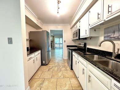 Beautiful Golf Course Retreat! This updated end-unit townhome - photo 6