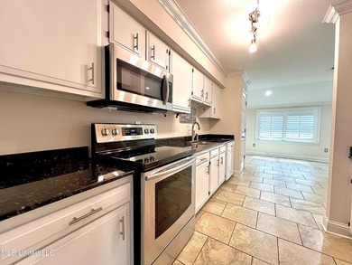 Beautiful Golf Course Retreat! This updated end-unit townhome - photo 7