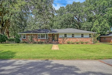 Enjoy a Wonderful Northbridge Terrace location with lots of - photo 1