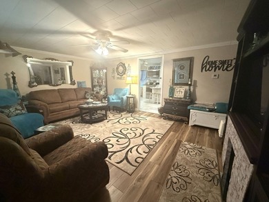 Very well maintained 2 bedroom, 2 bath home! Walk-in- shower and