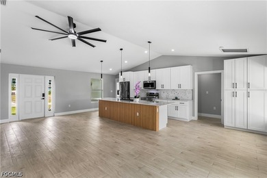 Welcome to your SWFL Paradise in NW Cape Coral, move-in-ready - photo 10