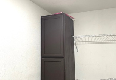 *The charming single residence in the zipcode 78221 offers