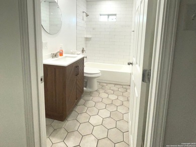 *The charming single residence in the zipcode 78221 offers