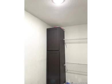 *The charming single residence in the zipcode 78221 offers