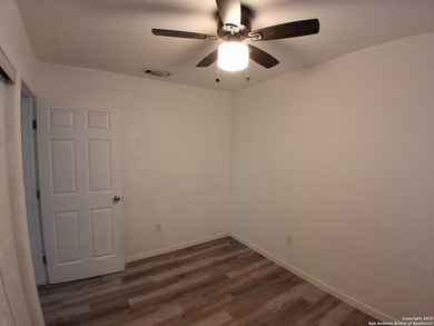 *The charming single residence in the zipcode 78221 offers