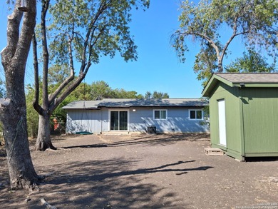 *The charming single residence in the zipcode 78221 offers