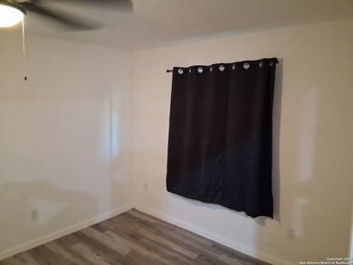 *The charming single residence in the zipcode 78221 offers