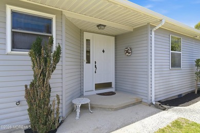 Welcome to this well-maintained Bay Breeze model in the - photo 3
