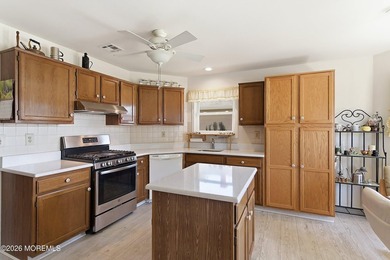 Welcome to this well-maintained Bay Breeze model in the - photo 4