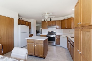 Welcome to this well-maintained Bay Breeze model in the - photo 5