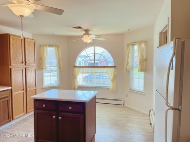 Welcome to this well-maintained Bay Breeze model in the - photo 6