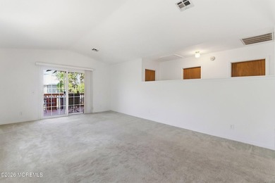 Welcome to this well-maintained Bay Breeze model in the - photo 9