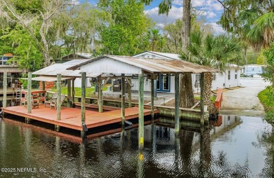 Crescent Lake - Putnam County Home For Sale in Satsuma Florida