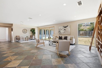 Welcome to Rancho Bernardo! This spacious single story home - photo 4