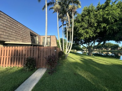 (private lake, pond, creek) Townhome/Townhouse For Sale in Palm Springs Florida