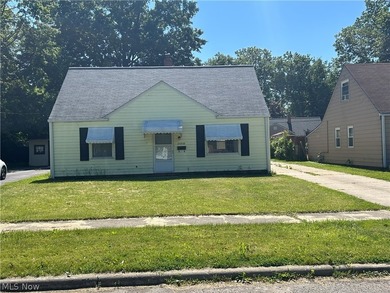 Welcome to this charming bungalow in the heart of Euclid. This - photo 1
