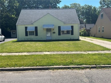 Welcome to this charming bungalow in the heart of Euclid. This - photo 2