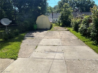 Welcome to this charming bungalow in the heart of Euclid. This - photo 4