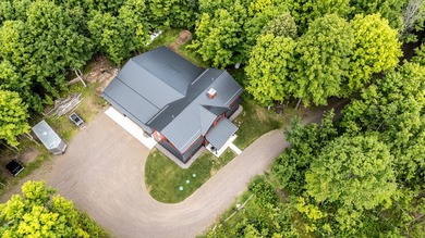 Beautiful, maintenance free, home with a huge garage! This home - photo 2