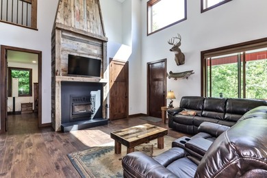 Beautiful, maintenance free, home with a huge garage! This home - photo 3