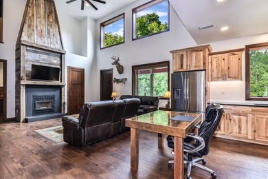 Beautiful, maintenance free, home with a huge garage! This home - photo 4
