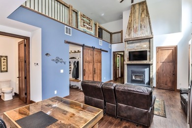 Beautiful, maintenance free, home with a huge garage! This home - photo 5