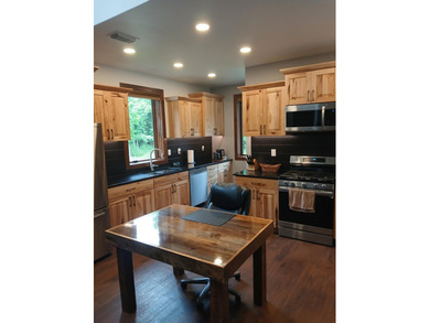 Beautiful, maintenance free, home with a huge garage! This home - photo 7